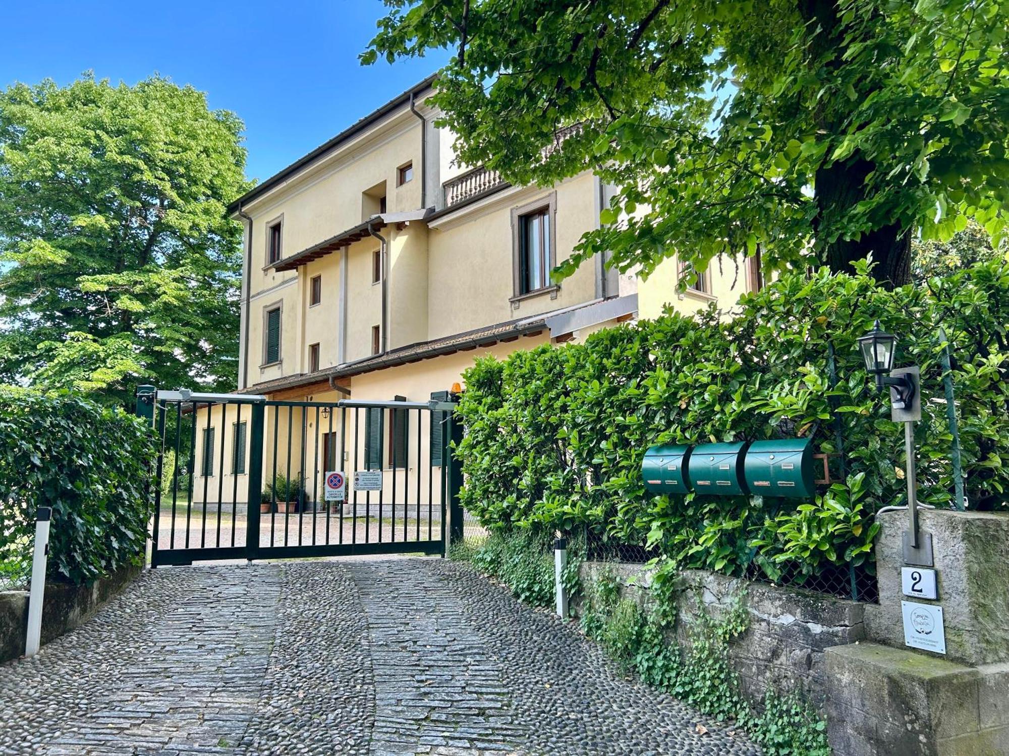 Terrazza Mirabella Apartman Gavirate Kültér fotó